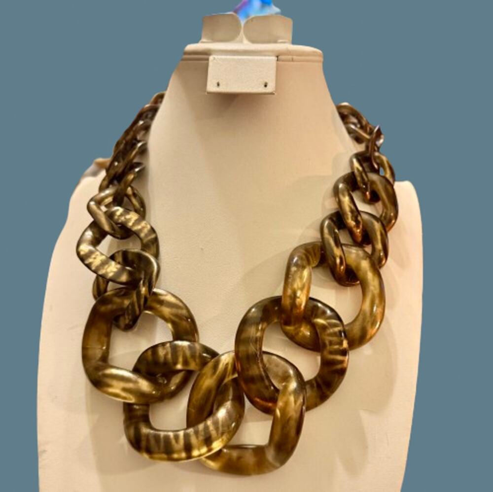 Chunky Hammered Gold Tone Tortoise Link Statement Necklace